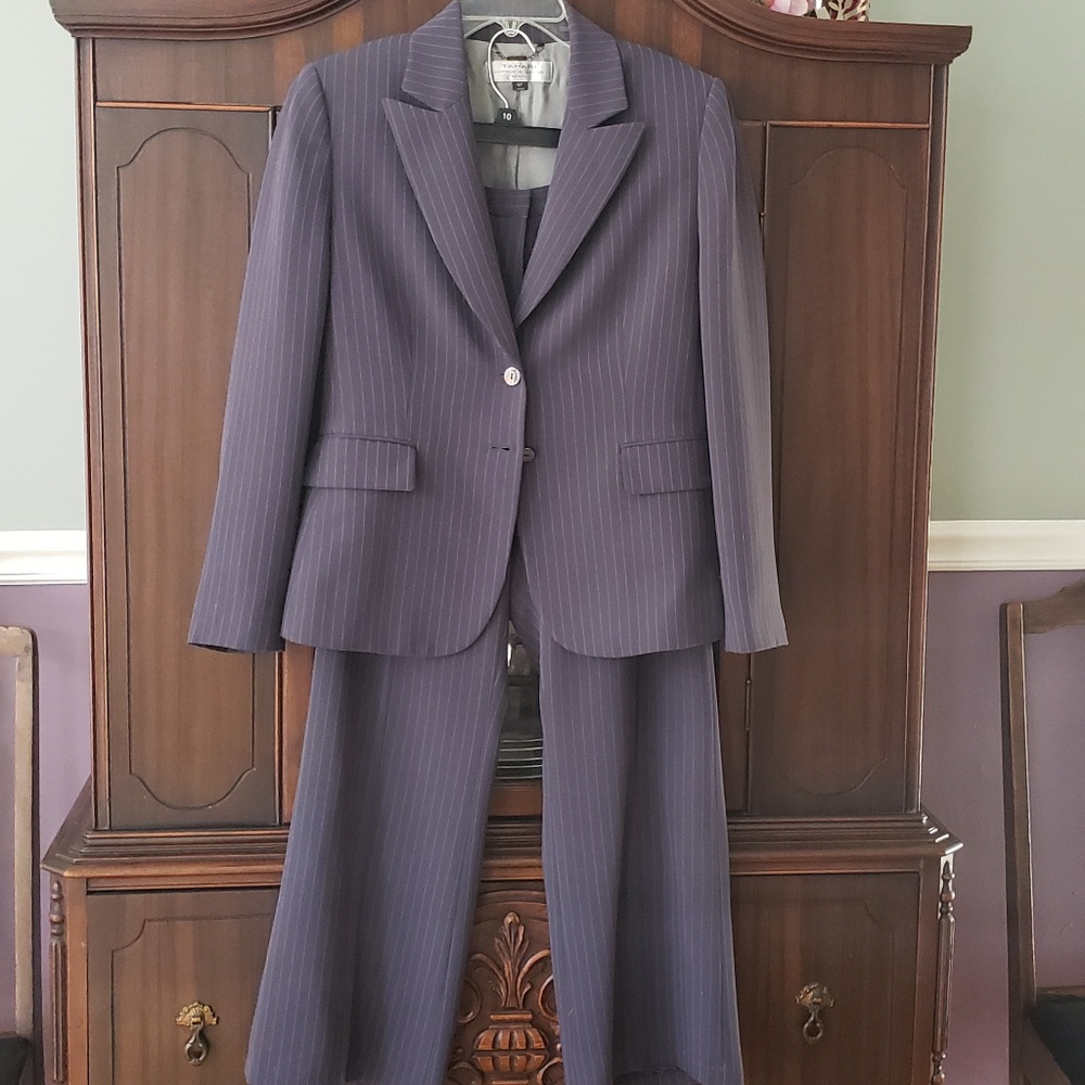 Tahari  Arthur S. Levine